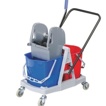 Chariot de ménage avec seaux